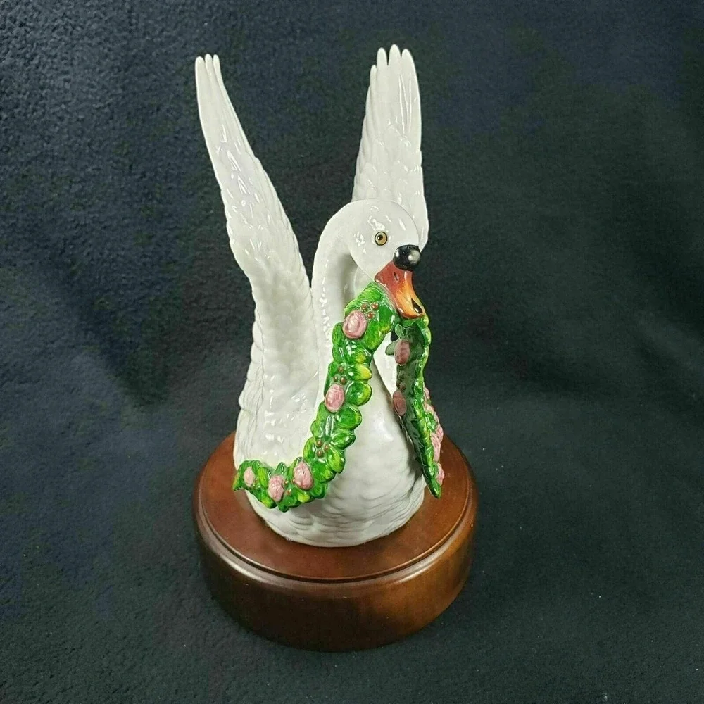 Neiman Marcus Swan Tchaikovsky Swan Lake Finale Japan Musical Box Wind Up